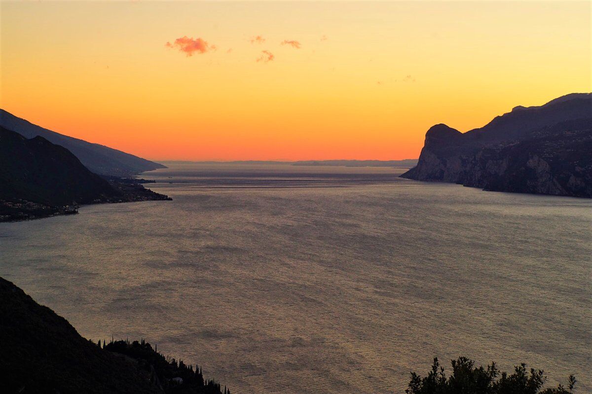 La Scalinata panoramica Busatte-Tempesta: una Passeggiata al tramonto desktop picture