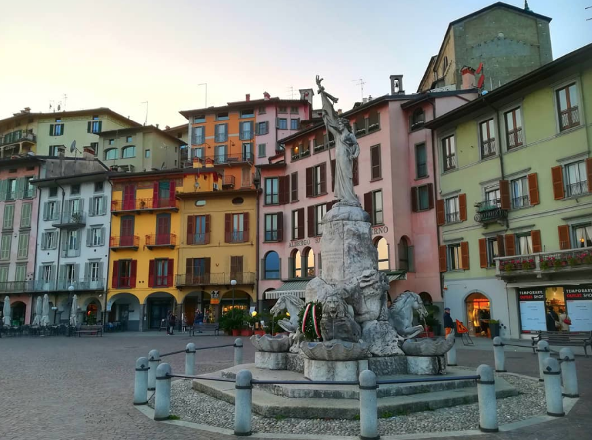 Passeggiata a Lovere, uno dei Borghi più Belli d’Italia Passeggiata a Lovere, uno dei Borghi più Belli d’Italia desktop picture