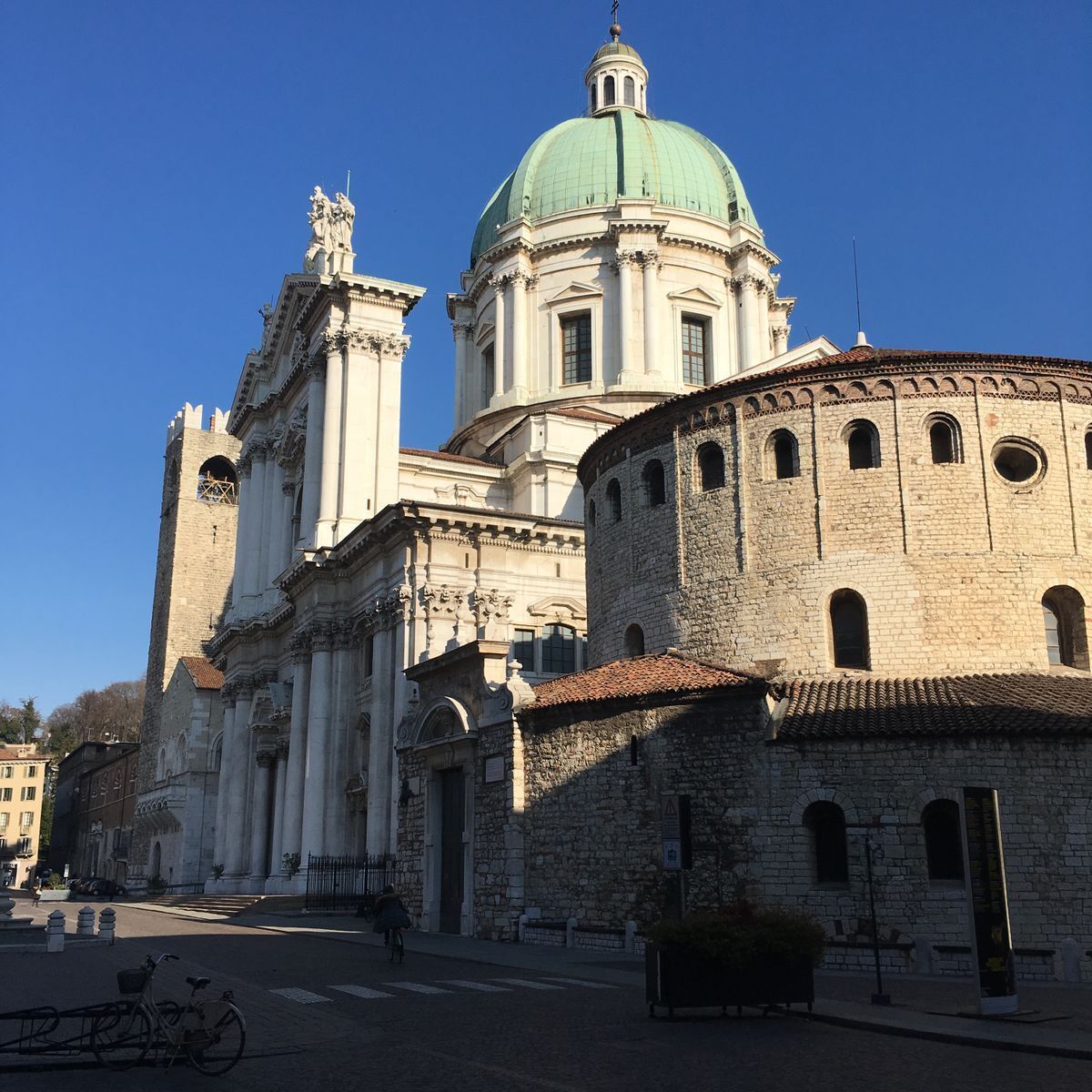 Duemila anni di storia nelle grandi piazze di Brescia Duemila anni di storia nelle grandi piazze di Brescia desktop picture
