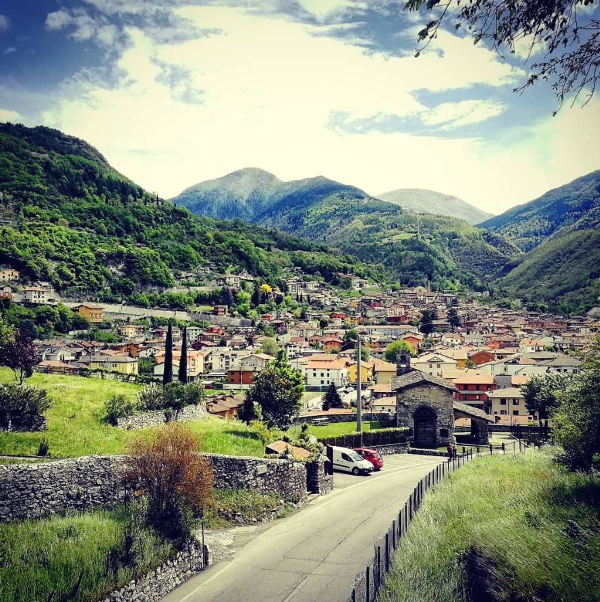 Bienno: Una Passeggiata nel Borgo degli Artisti Bienno: Una Passeggiata nel Borgo degli Artisti desktop picture
