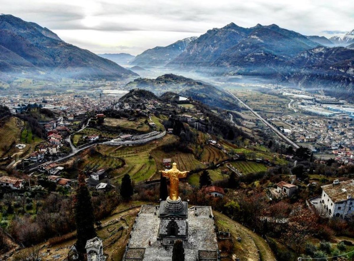 Bienno: Una Passeggiata nel Borgo degli Artisti Bienno: Una Passeggiata nel Borgo degli Artisti desktop picture