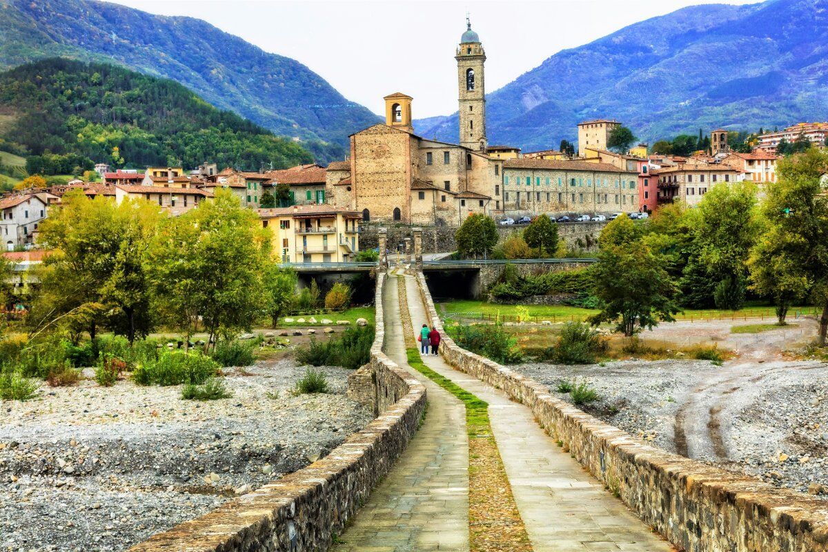 Tour guidato a Bobbio: uno dei Borghi più Belli d'Italia desktop picture