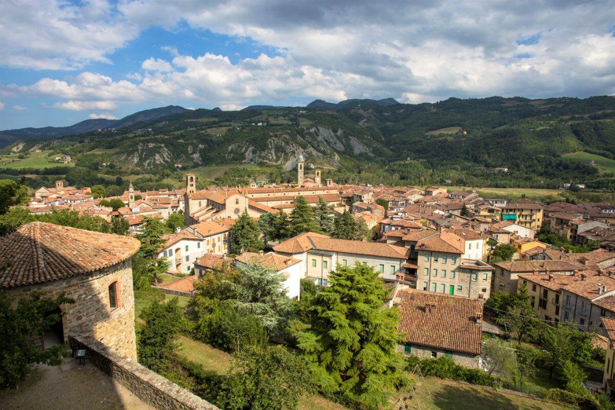 Tour guidato a Bobbio: uno dei Borghi più Belli d'Italia desktop picture