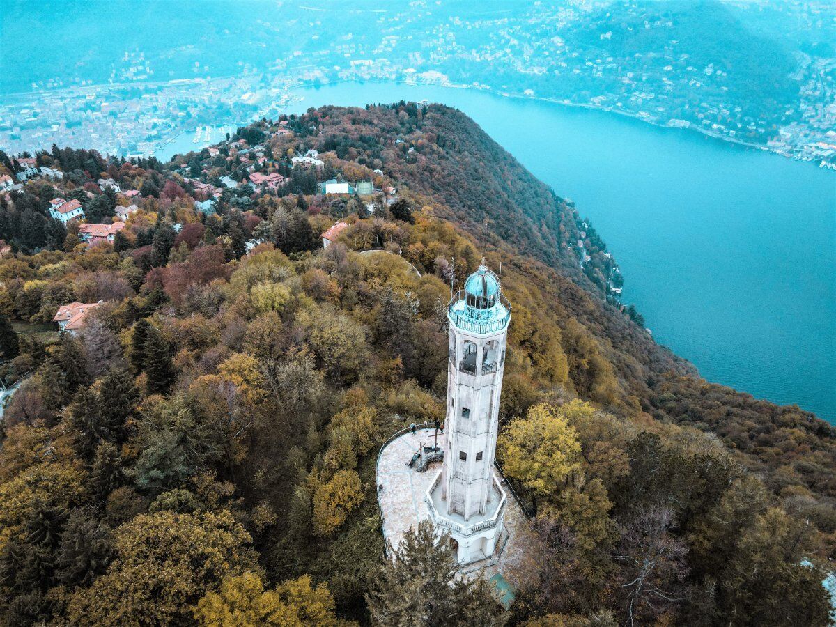 Dal Faro Voltiano al Monte Boletto: Camminata sul Lago di Como desktop picture