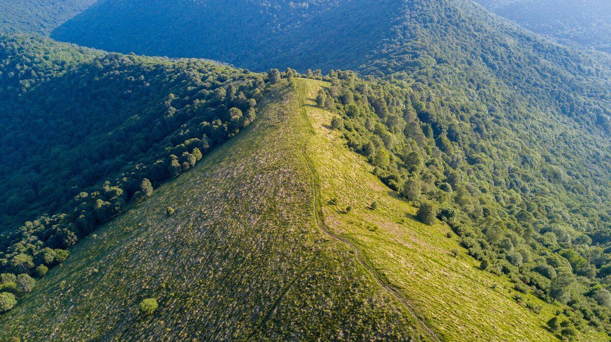 Dal Faro Voltiano al Monte Boletto: Camminata sul Lago di Como desktop picture