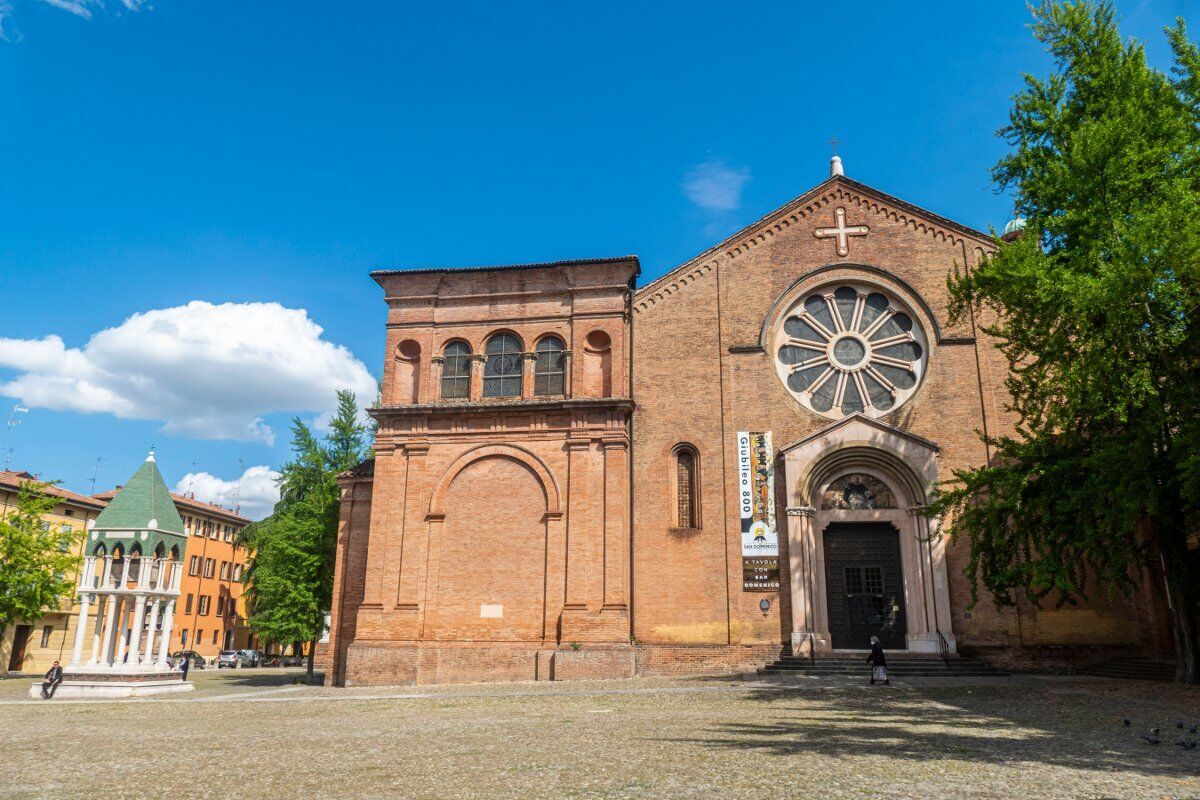 Tour nella Bologna segreta: fra storia e cultura, scienza e magia desktop picture