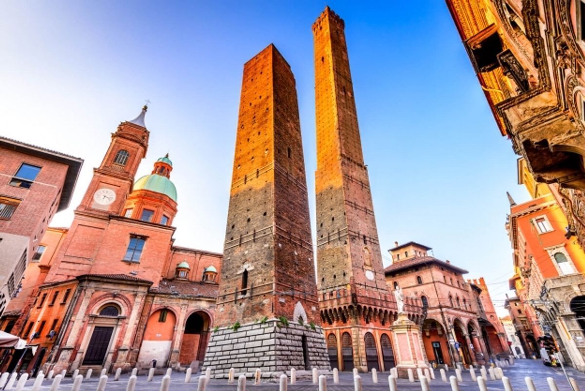 Tour nella Bologna segreta: fra storia e cultura, scienza e magia desktop picture
