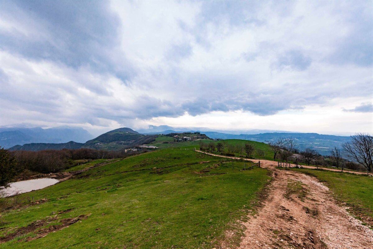 Trekking Panoramico sul Monte Pastello, Lessinia desktop picture