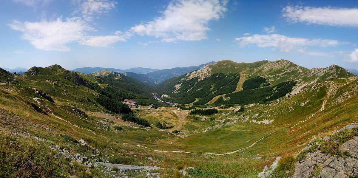 Escursione tra le Sorgenti dell’Arno e il Lago degli Idoli Escursione tra le Sorgenti dell’Arno e il Lago degli Idoli desktop picture