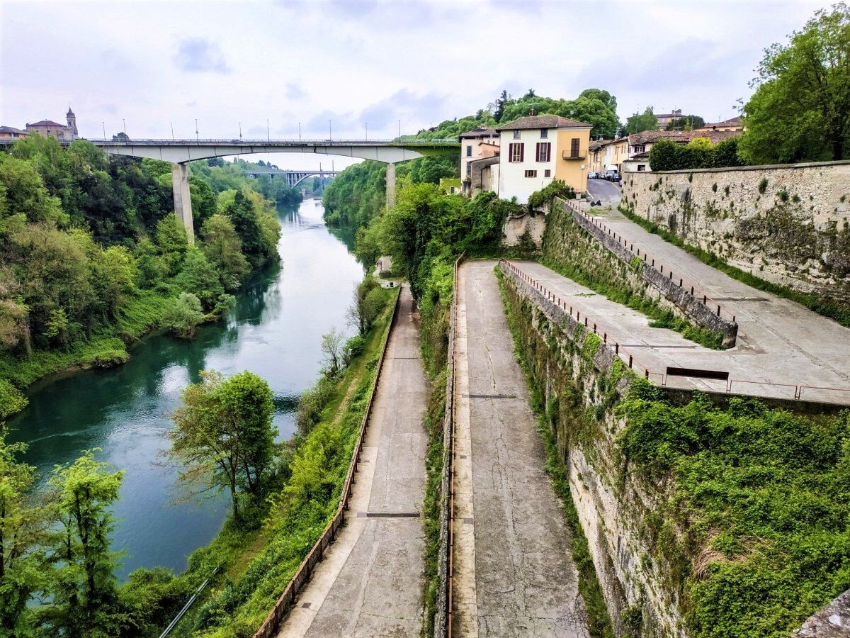 Visita Guidata di Crespi d’Adda, l'incantevole Villaggio Operaio desktop picture