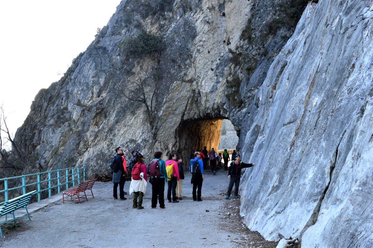 Emozionante Camminata dalla Forra di Campione a Pieve di Tremosine Emozionante Camminata dalla Forra di Campione a Pieve di Tremosine desktop picture