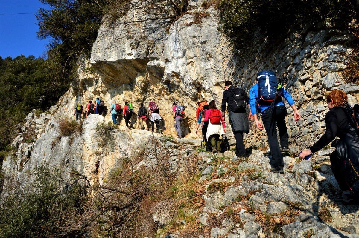 Emozionante Camminata dalla Forra di Campione a Pieve di Tremosine Emozionante Camminata dalla Forra di Campione a Pieve di Tremosine desktop picture