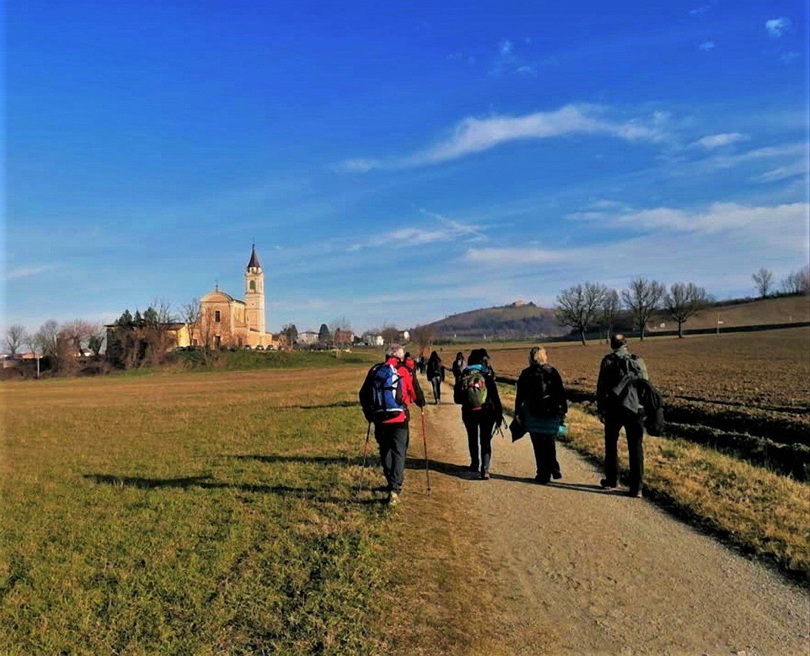 Lo storico Borgo Bolognese: Trekking a Castello di Serravalle desktop picture