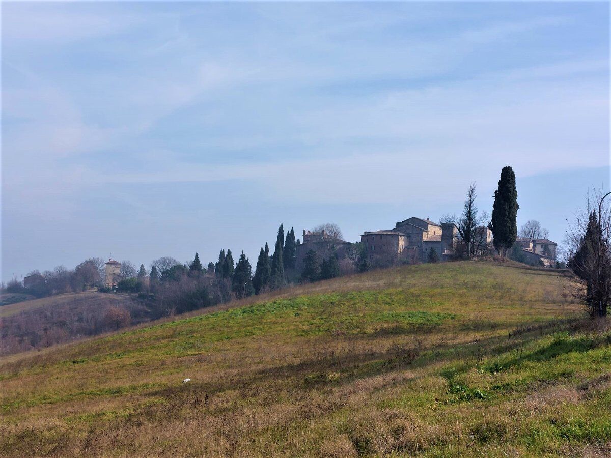 Lo storico Borgo Bolognese: Trekking a Castello di Serravalle Lo storico Borgo Bolognese: Trekking a Castello di Serravalle desktop picture