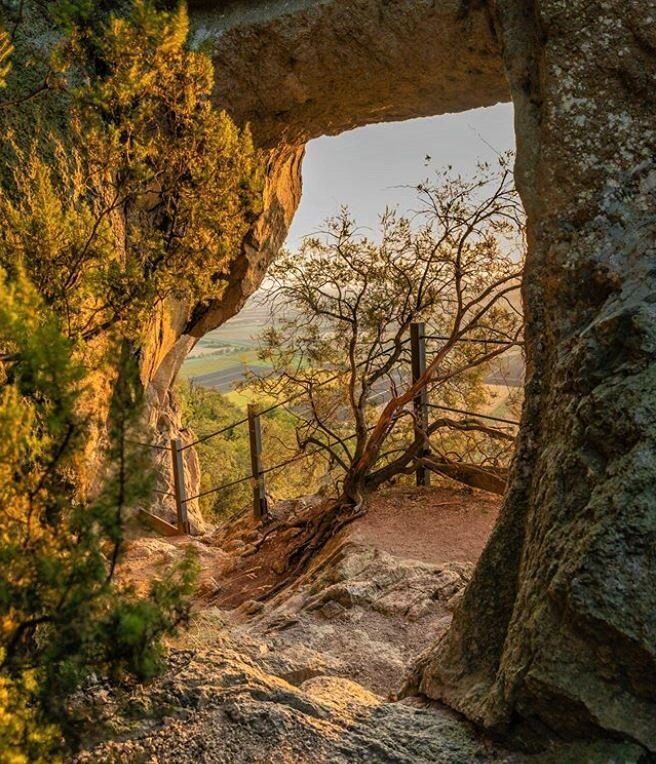 Il Buso dei Briganti, scorci unici e leggende misteriose dal Monte Cinto Il Buso dei Briganti, scorci unici e leggende misteriose dal Monte Cinto desktop picture