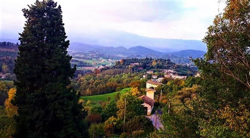 Asolo e i Colli Trevigiani: Camminata tra Natura e Rievocazioni Letterarie Asolo e i Colli Trevigiani: Camminata tra Natura e Rievocazioni Letterarie desktop picture