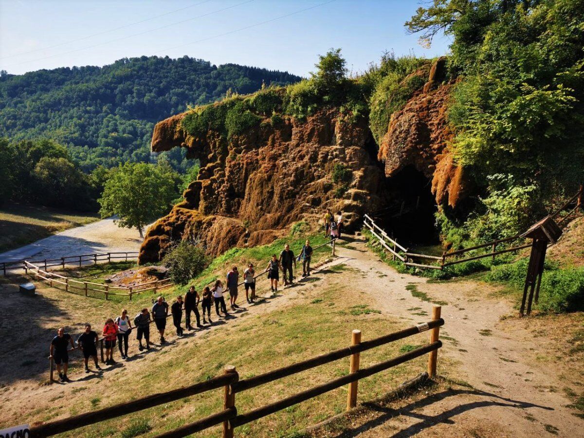 Escursione alla Grotta di Labante, la Cavità Magica nel Bolognese desktop picture