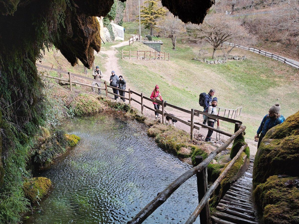 Escursione alla Grotta di Labante, la Cavità Magica nel Bolognese desktop picture