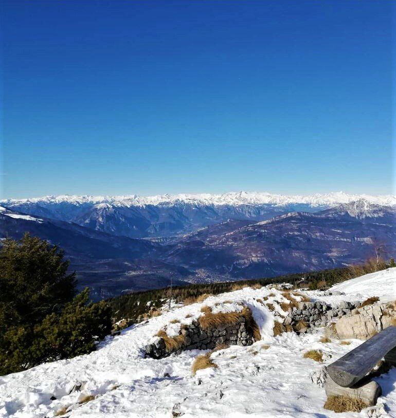 Ciaspolata sul Monte Zugna, la magia del tramonto sulle tracce dei lupi desktop picture