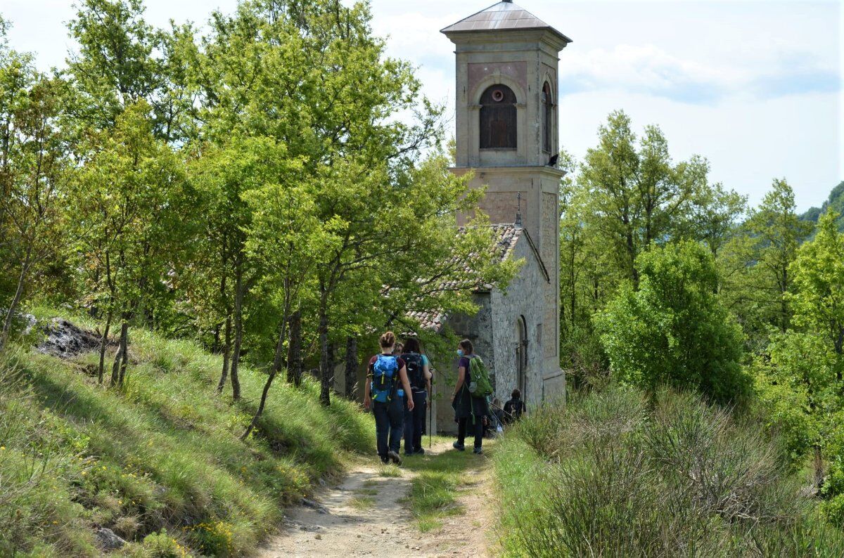 Trekking nei colli Bolognesi e visita alla misteriosa Rocchetta Mattei desktop picture