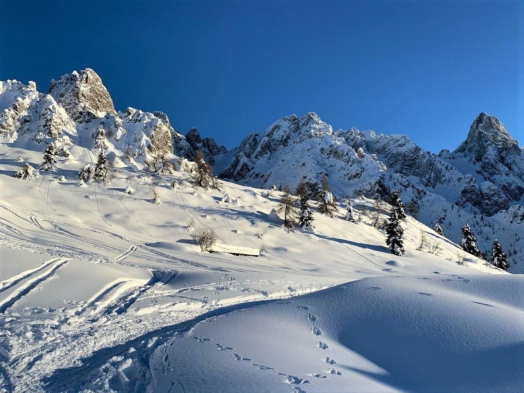 La Conca dei Campelli con Vista sulle Orobie Bergamasche La Conca dei Campelli con Vista sulle Orobie Bergamasche desktop picture