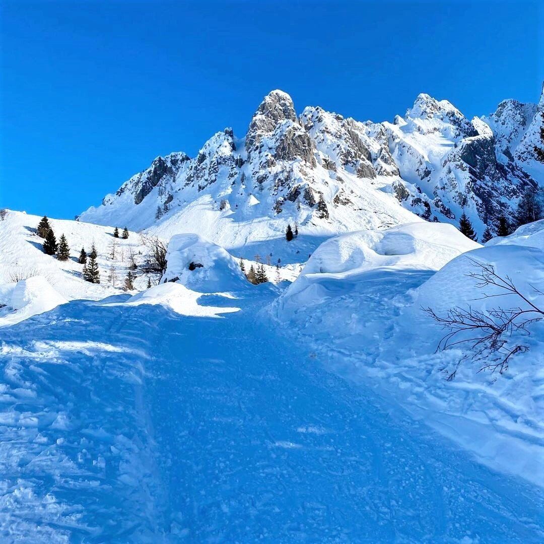 La Conca dei Campelli con Vista sulle Orobie Bergamasche La Conca dei Campelli con Vista sulle Orobie Bergamasche desktop picture