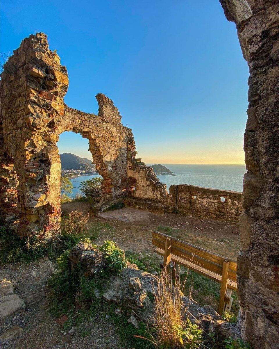 Rocche di Sant'Anna: Balcone sul Mar Ligure Rocche di Sant'Anna: Balcone sul Mar Ligure desktop picture