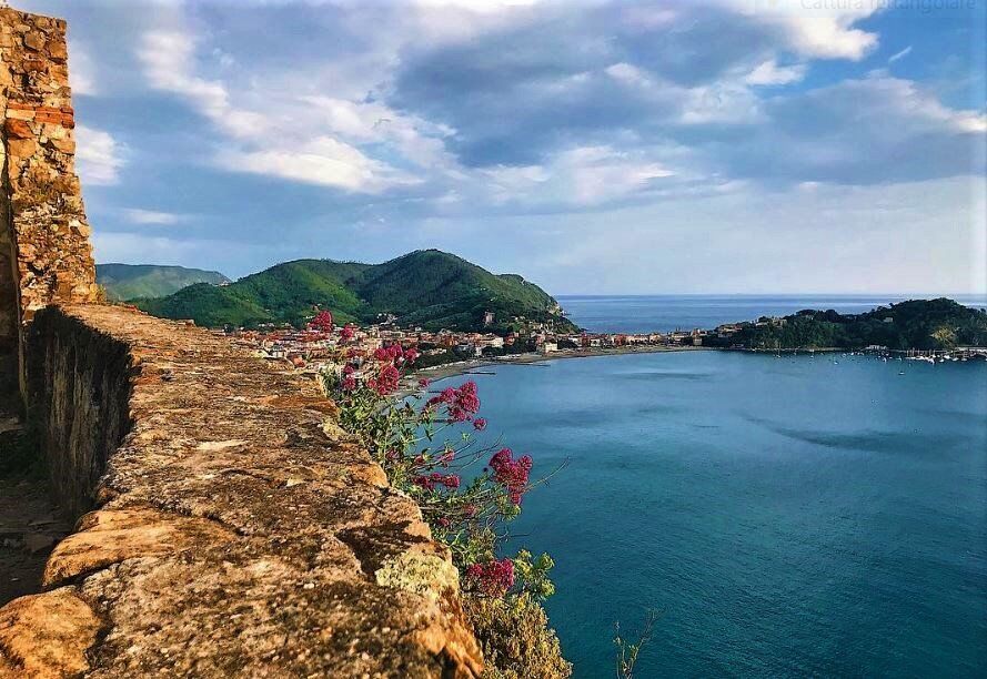 Rocche di Sant'Anna: Balcone sul Mar Ligure Rocche di Sant'Anna: Balcone sul Mar Ligure desktop picture