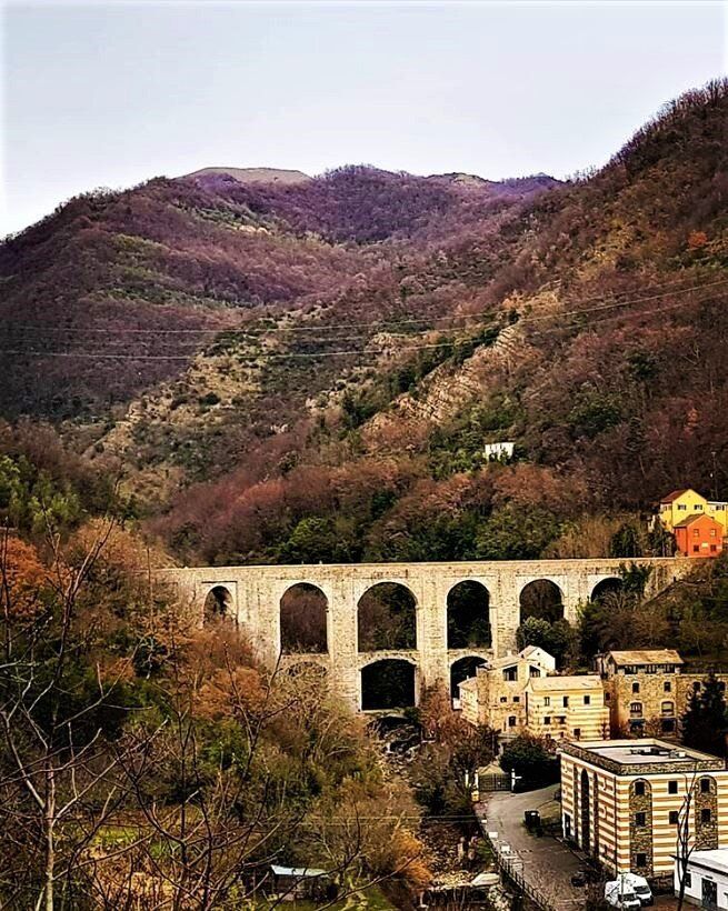 Sull'Antico Acquedotto Genovese, tra segreti storici e perle architettoniche desktop picture