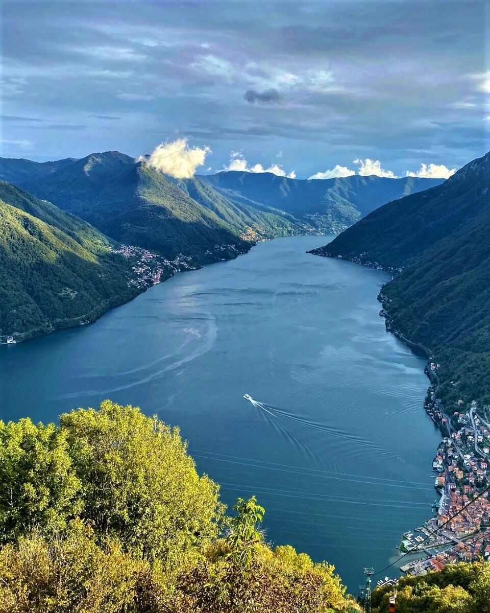 L’Anello di Pigra: Tra Lago, Montagne e Panorami Mozzafiato desktop picture