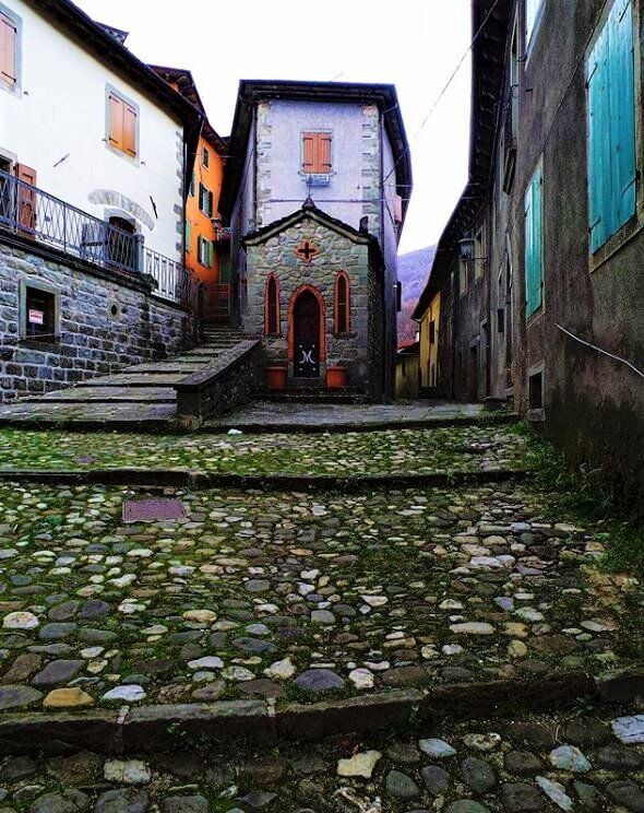 Trekking a Fiumalbo, magica “Città d’Arte” dell'Appennino Modenese desktop picture