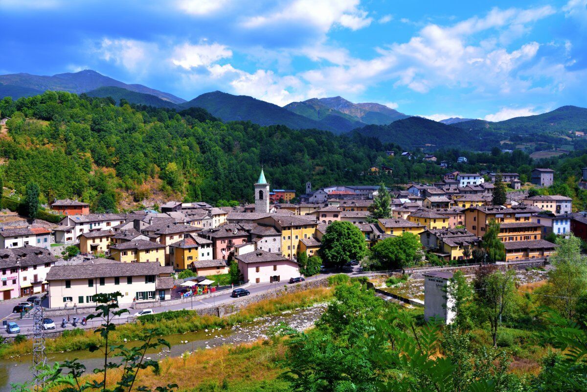 Trekking a Fiumalbo, magica “Città d’Arte” dell'Appennino Modenese desktop picture