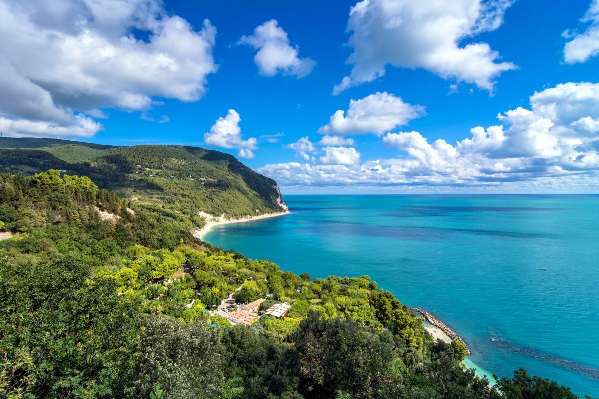 Una Camminata lungo i Litorali del Conero Sud Una Camminata lungo i Litorali del Conero Sud desktop picture