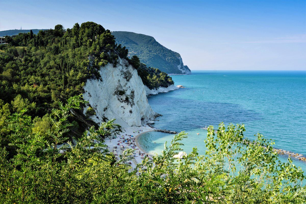 Una Camminata lungo i Litorali del Conero Sud Una Camminata lungo i Litorali del Conero Sud desktop picture