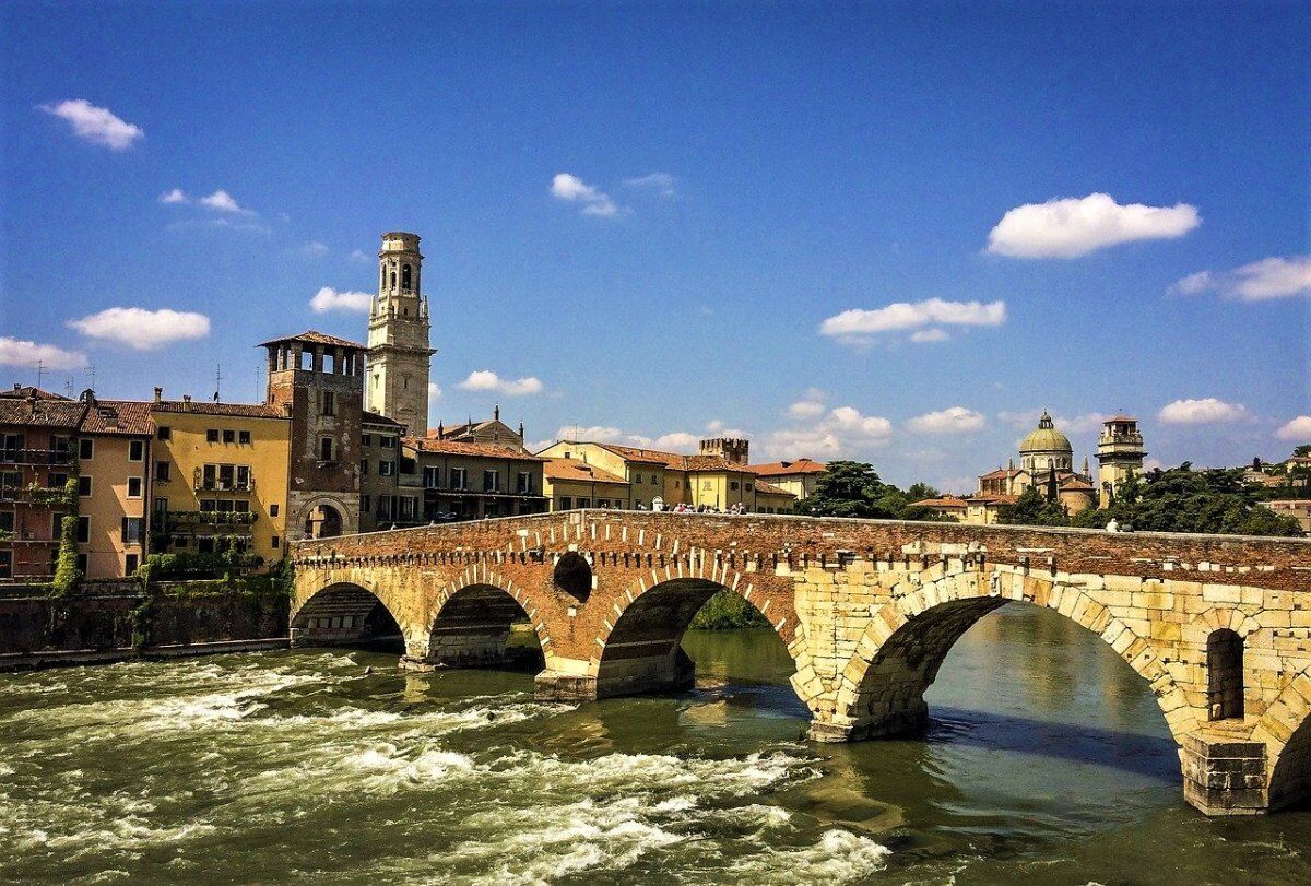 Tour Guidato per le vie storiche di Verona - 1° turno (mattina) desktop picture