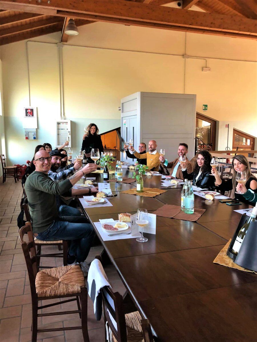 Cantina Tessari: Degustazione di Vino Veronese tra tradizioni e sapori Cantina Tessari: Degustazione di Vino Veronese tra tradizioni e sapori desktop picture
