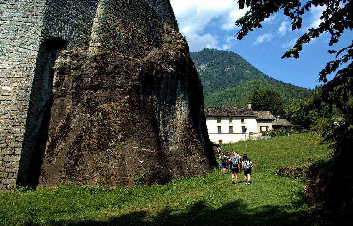 Orridi di Uriezzo: Suggestivo Percorso al Centro della Terra Orridi di Uriezzo: Suggestivo Percorso al Centro della Terra desktop picture