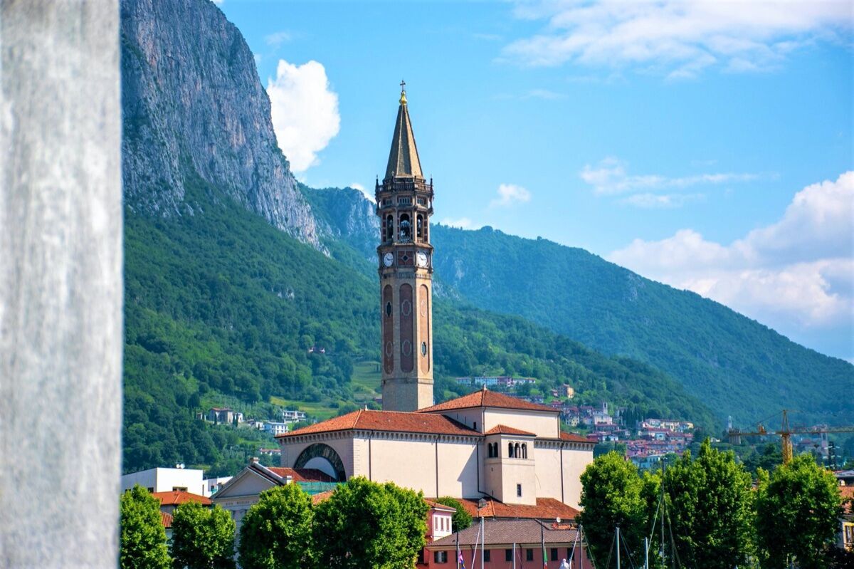 Tra Lecco e il Monte Barro: Passeggiata sensoriale sul Lago di Como desktop picture