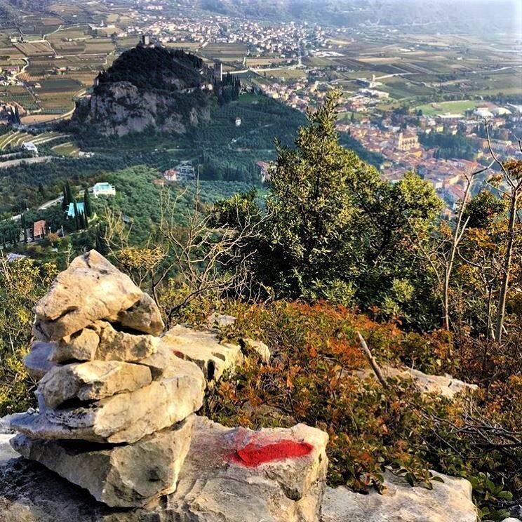 Tra Arco e il Monte Baone: Trekking con Vista sul Lago Tra Arco e il Monte Baone: Trekking con Vista sul Lago desktop picture