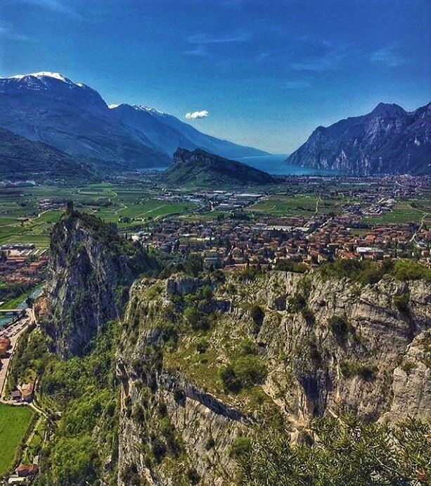 Tra Arco e il Monte Baone: Trekking con Vista sul Lago Tra Arco e il Monte Baone: Trekking con Vista sul Lago desktop picture