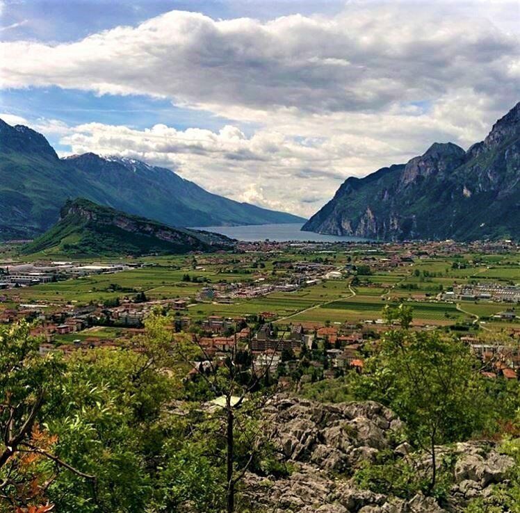Tra Arco e il Monte Baone: Trekking con Vista sul Lago Tra Arco e il Monte Baone: Trekking con Vista sul Lago desktop picture