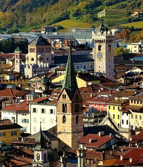 Visita culturale a Trento, uno Scrigno di Tesori Artistici e Paesaggistici Visita culturale a Trento, uno Scrigno di Tesori Artistici e Paesaggistici desktop picture