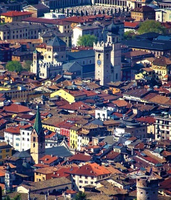 Visita culturale a Trento, uno Scrigno di Tesori Artistici e Paesaggistici Visita culturale a Trento, uno Scrigno di Tesori Artistici e Paesaggistici desktop picture