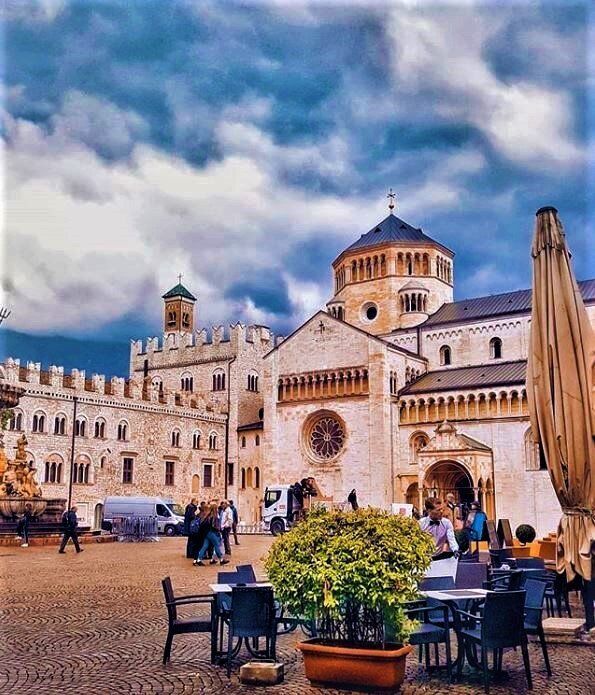 Visita culturale a Trento, uno Scrigno di Tesori Artistici e Paesaggistici Visita culturale a Trento, uno Scrigno di Tesori Artistici e Paesaggistici desktop picture