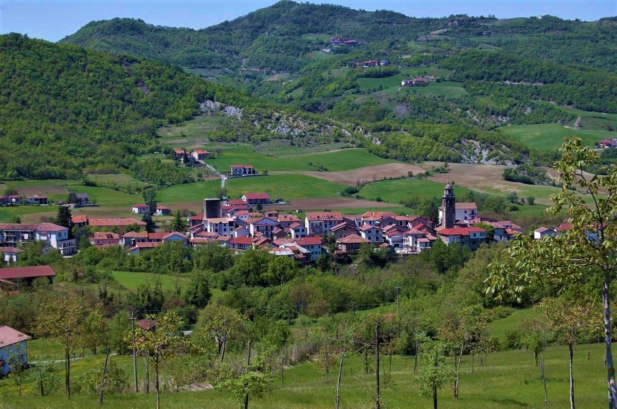 I Suggestivi Sentieri da Cartosio a Ponzone: Tra Natura e Panorami desktop picture