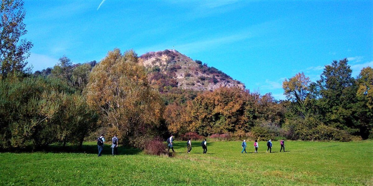 Escursione alla Rocca di Manerba: un terrazzo sul Lago di Garda desktop picture