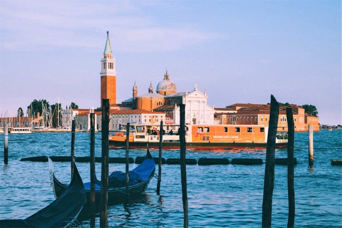 Tre giorni in Barca nella Laguna Veneziana: il profilo inedito e misterioso della Serenissima desktop picture