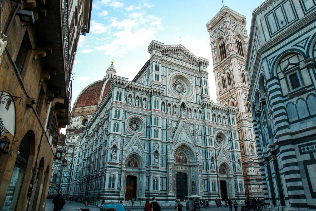 Firenze insolita: passeggiata con il naso all'insù desktop picture