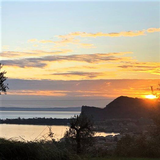 Magica Escursione al Tramonto: La Rocca di Manerba Magica Escursione al Tramonto: La Rocca di Manerba desktop picture