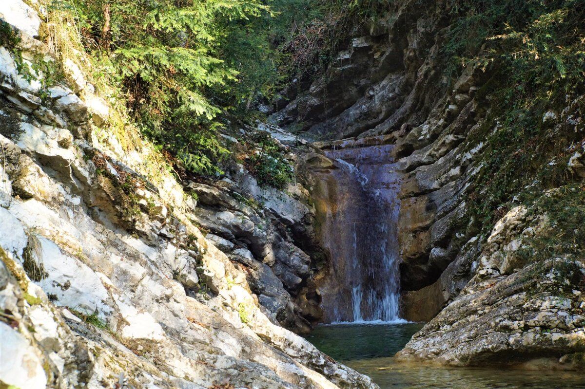 I Sentieri sulla Riviera Gardesana: tra borgate e scorci mozzafiato I Sentieri sulla Riviera Gardesana: tra borgate e scorci mozzafiato desktop picture